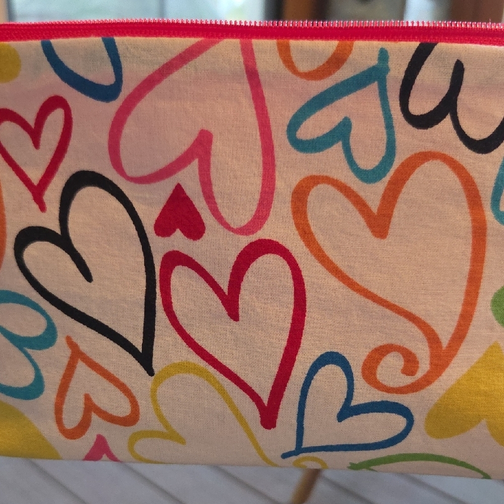 Colorful Heart Pattern Pouch - Picture 2 of 5